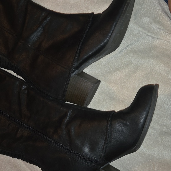 Fergalicious Boots Size 11 - Picture 12 of 12